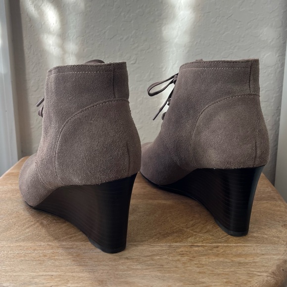 Ralph Lauren Tamia Lace-Up Wedge Ankle Boots Booties Suede Leather Taupe 8.5 EUC - Picture 9 of 16
